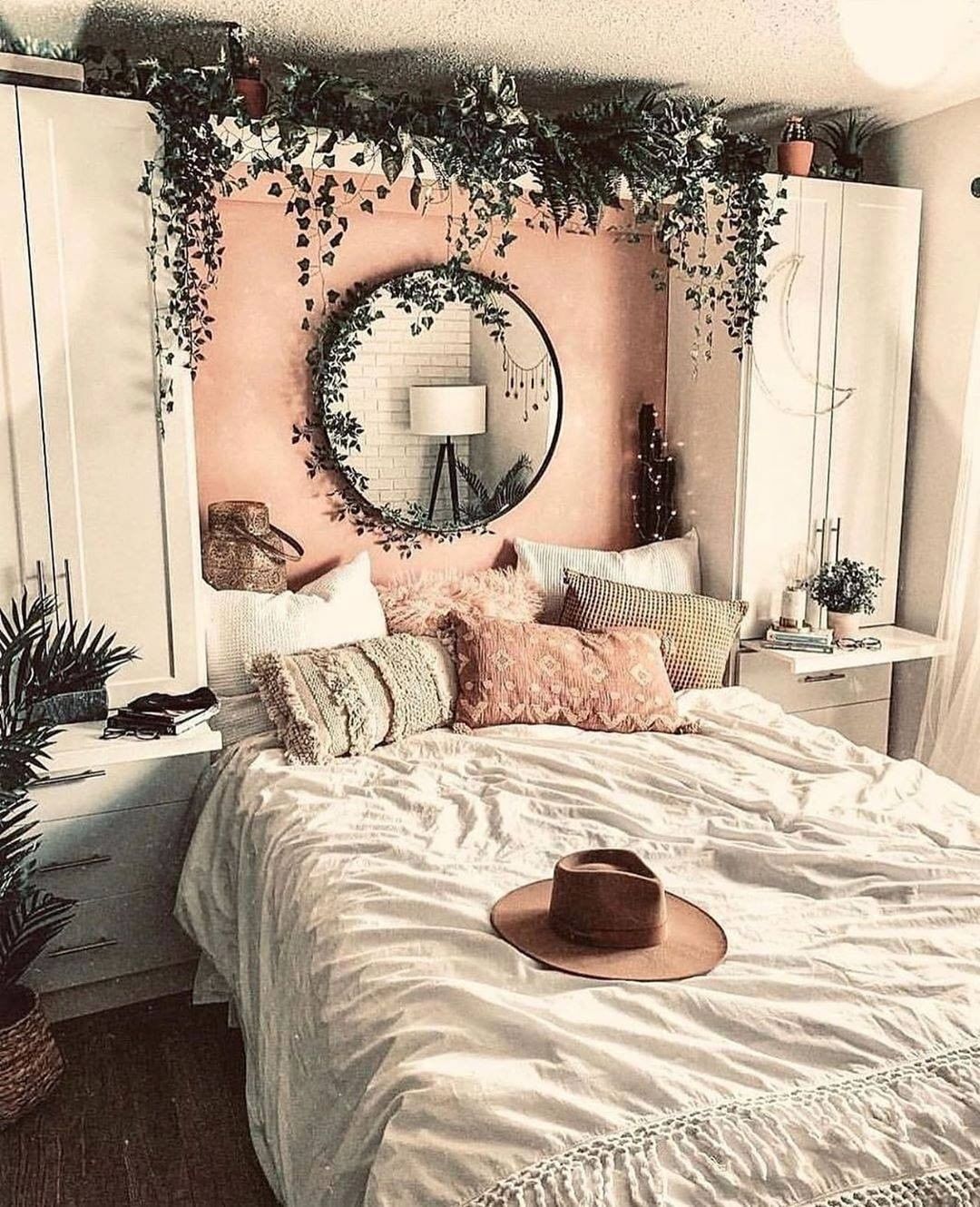 kamar instagram-ready dengan tambahan cermin