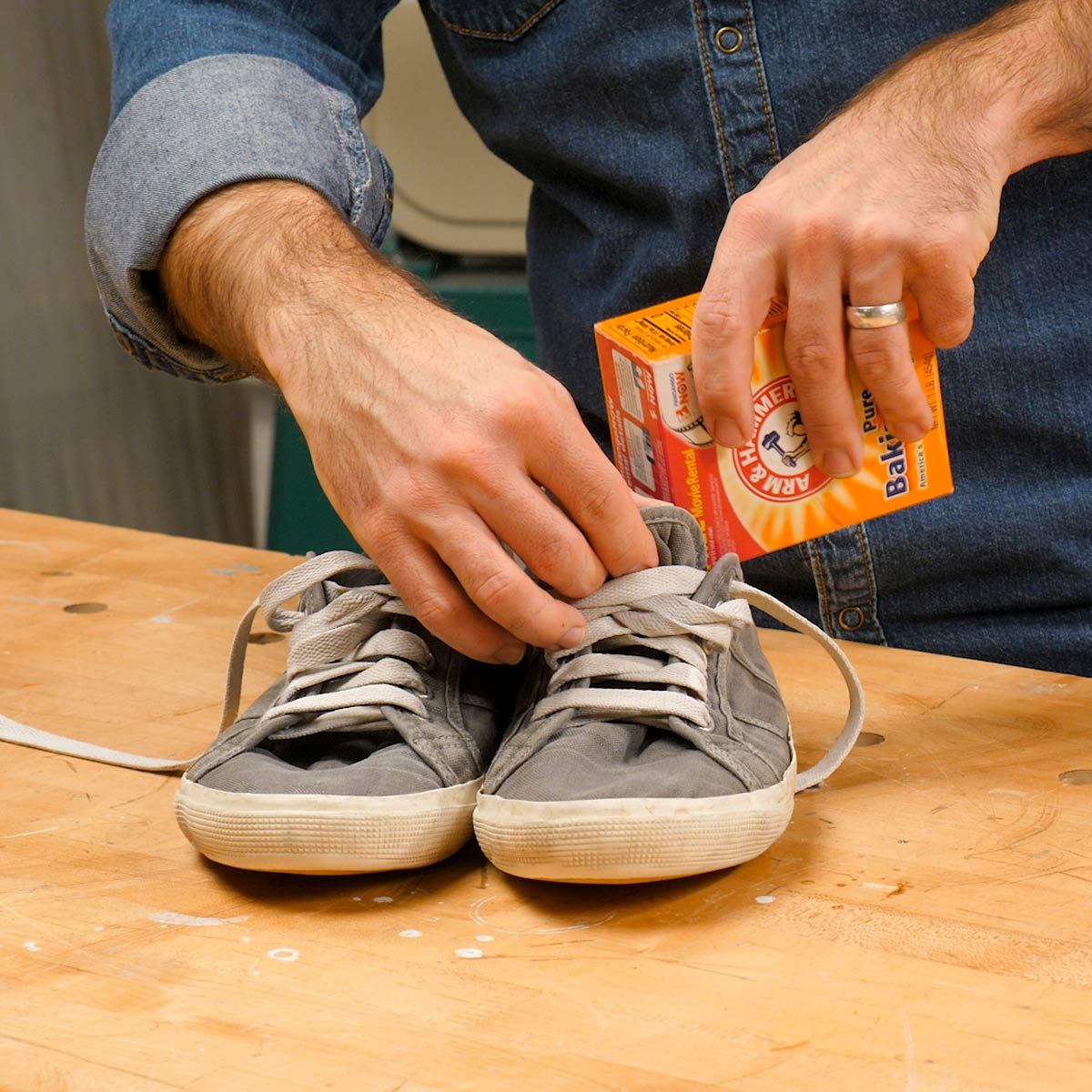 baking soda untuk menghilangkan bau sepatu