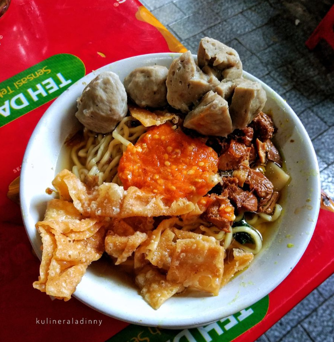 mie ayam terbaik di depok - pondok bakso condong raos pangsit goreng