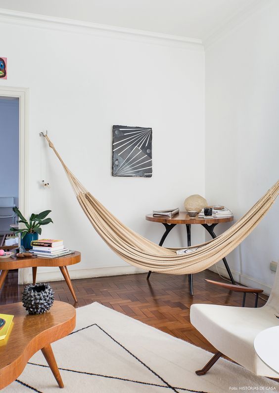 Comfy dengan hammock di pojok rumah 