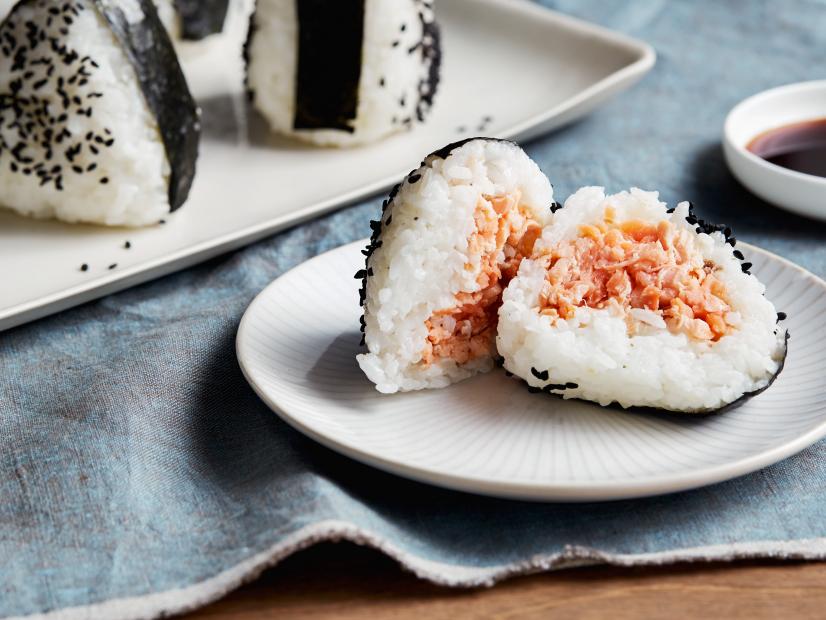 onigiri atau nasi kepal Jepang