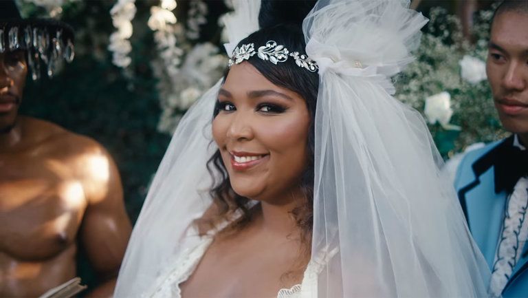 Lizzo di musik video Truth Hurts 