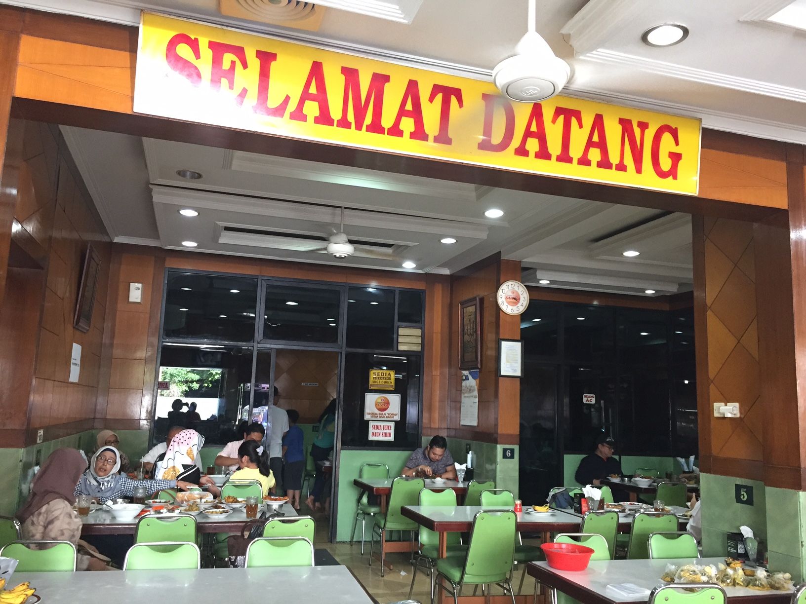 restoran padang terbaik di jakarta - rumah makan surya