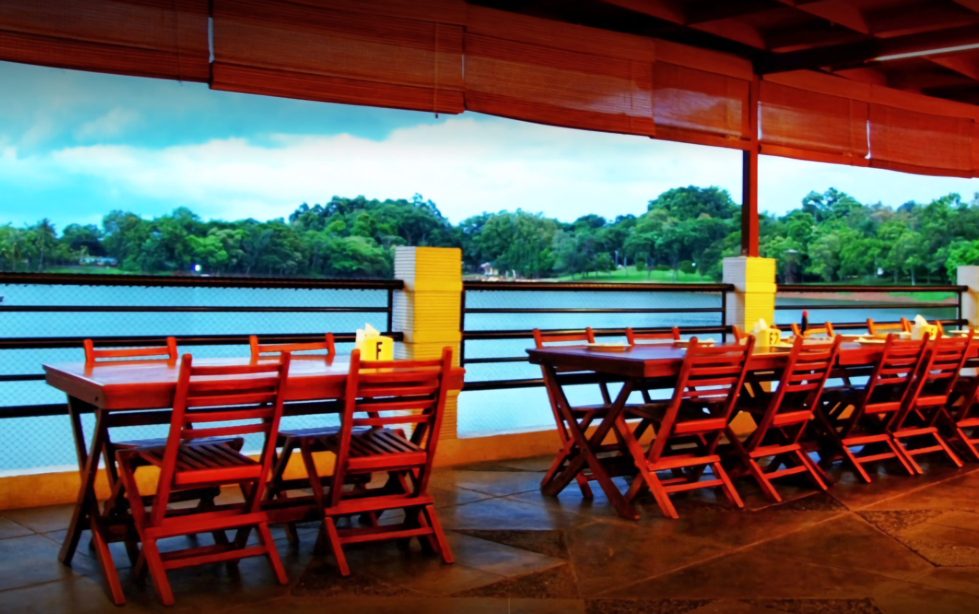 tempat makan bernuansa alam di cibubur - telaga seafood