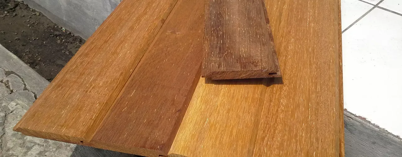 perbedaan lantai kayu parket dan vinyl - material dasar lantai kayu