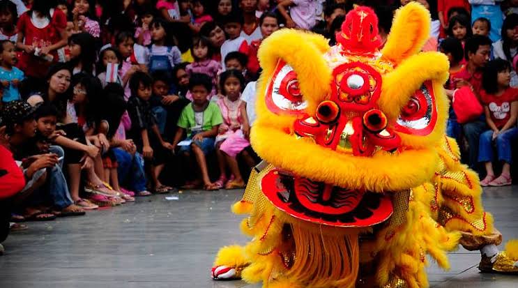 tradisi unik imlek barongsai