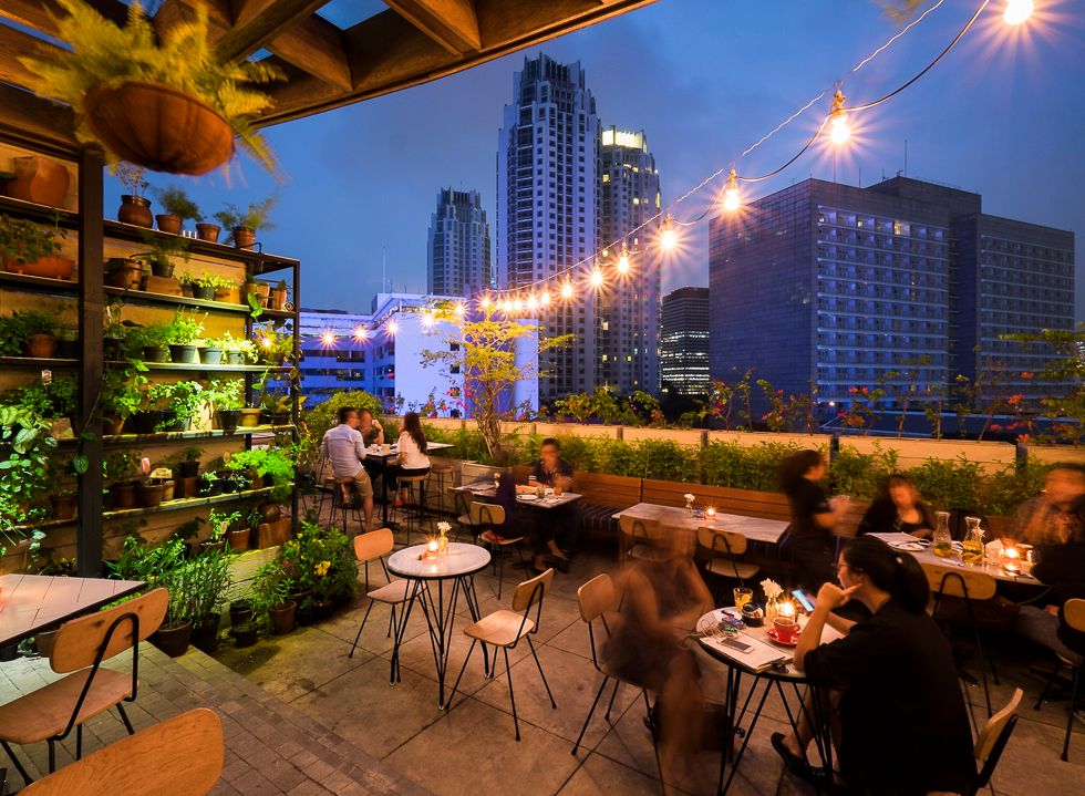 restoran rooftop di Jakarta - hause rooftop