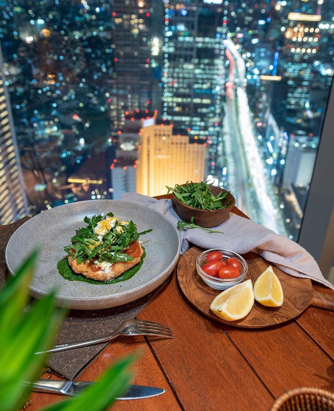 restoran rooftop di jakarta - skye rooftop and bar