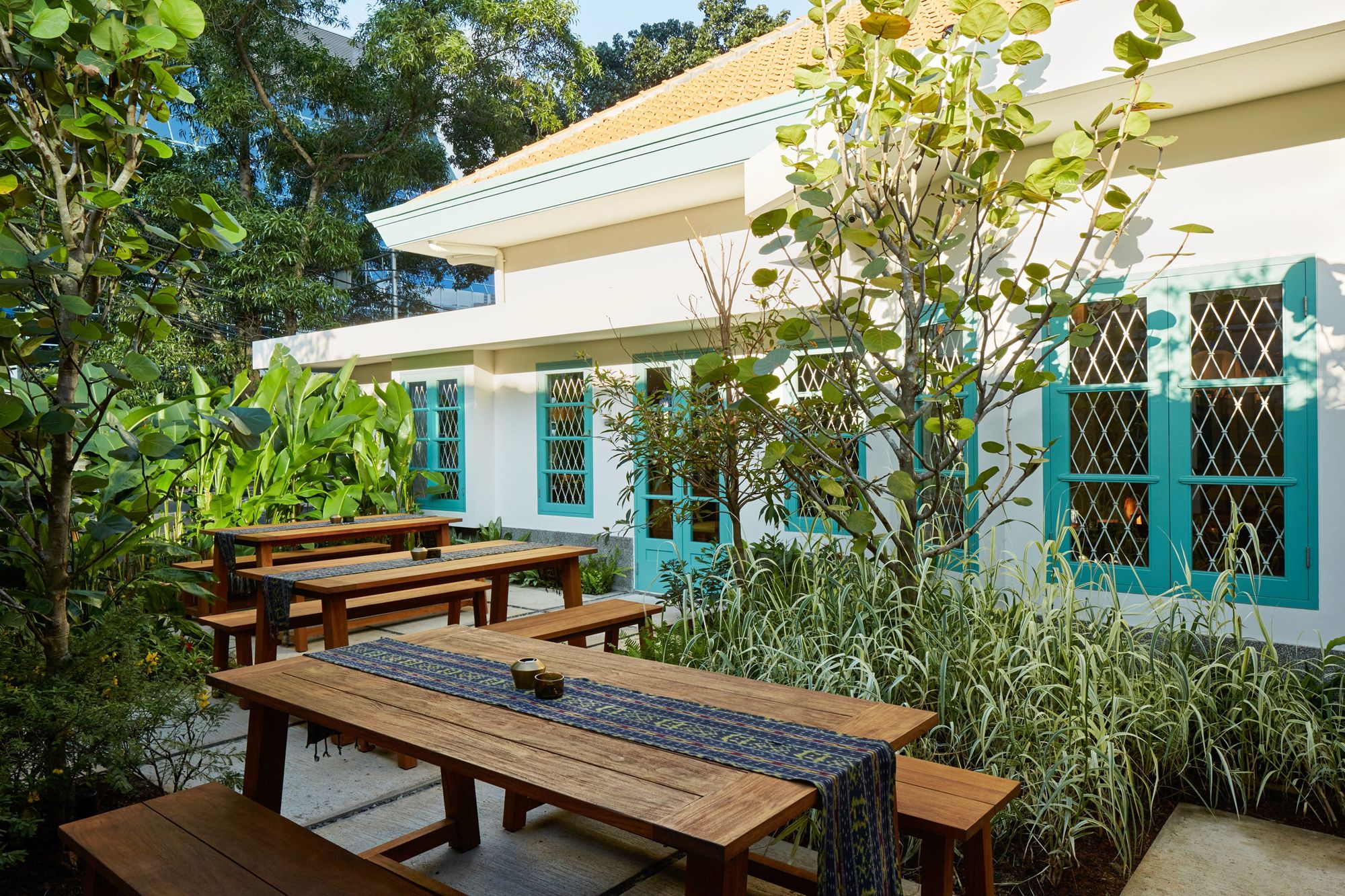 restoran tema garden jakarta - kaum