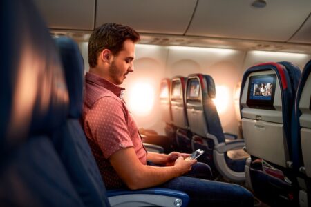 Apakah bisa social distancing di pesawat?