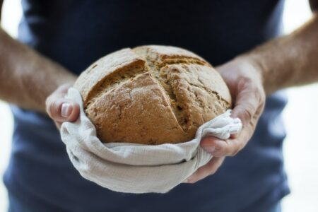 memanaskan ulang roti