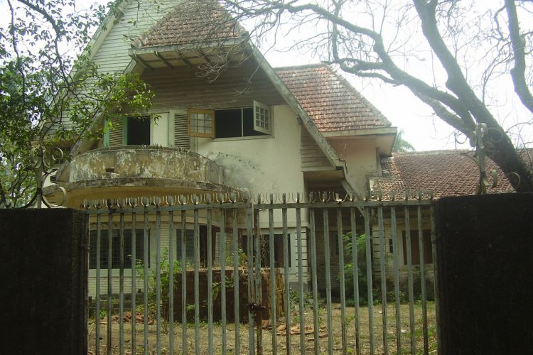 rumah hantu ijen malang - urban legend malang