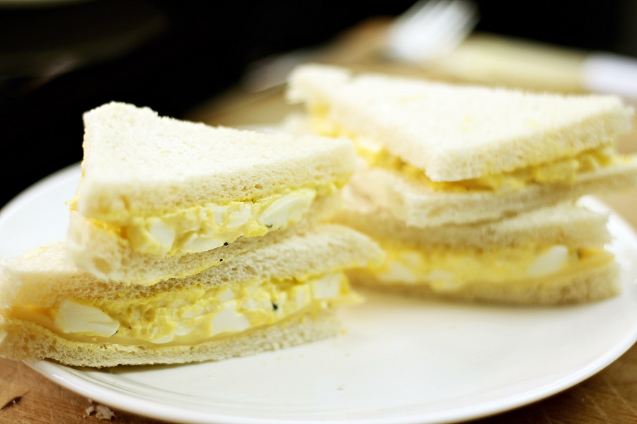 resep ide bekal piknik - sandwich egg mayo