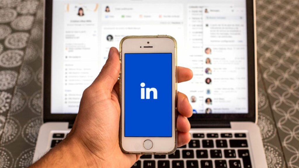 optimalkan profil linkedin - resolusih tahun baru karier