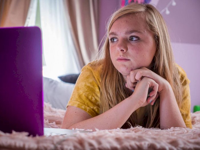 eighth grade - film bertema self love