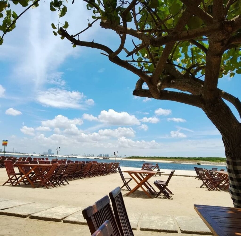 Rekomendasi Restoran Tepi Pantai di Jakarta untuk Makan Malam Valentine