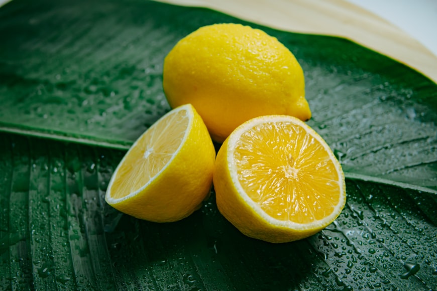 lemon untuk sakit tenggorokan - cara alami atasi radang tenggorokan