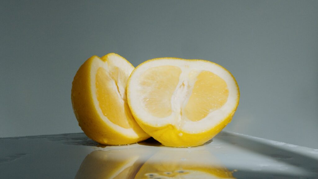 cara mengatasi saluran air mampet dengan lemon