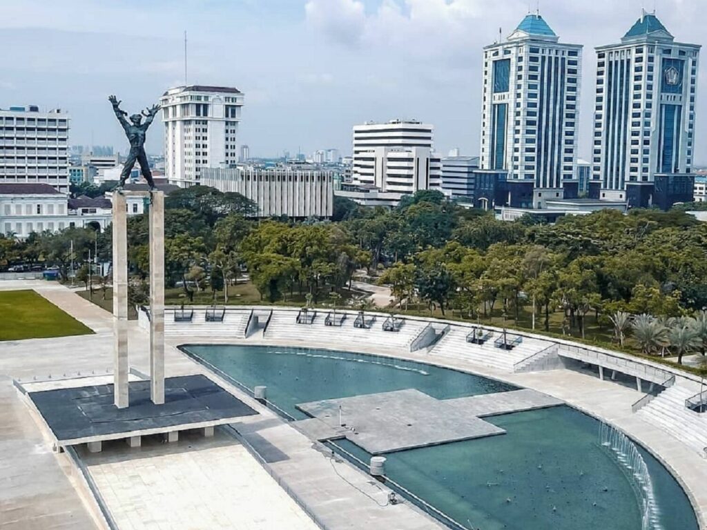 lapangan banget - jalan aesthetic di jakarta