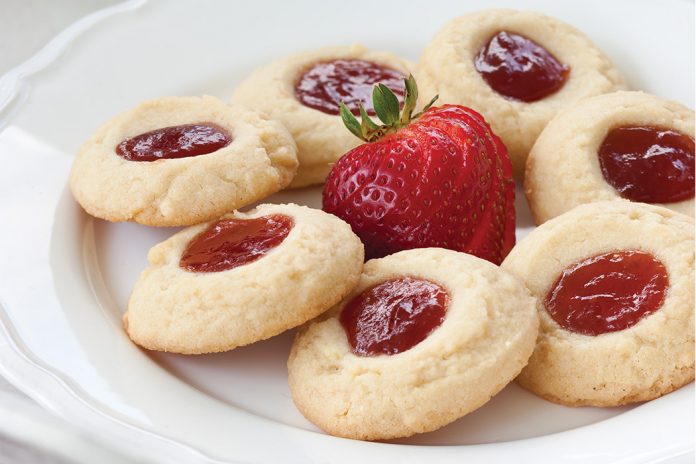 resep kue kering devina hermawan - strawberry thumbprint cookies