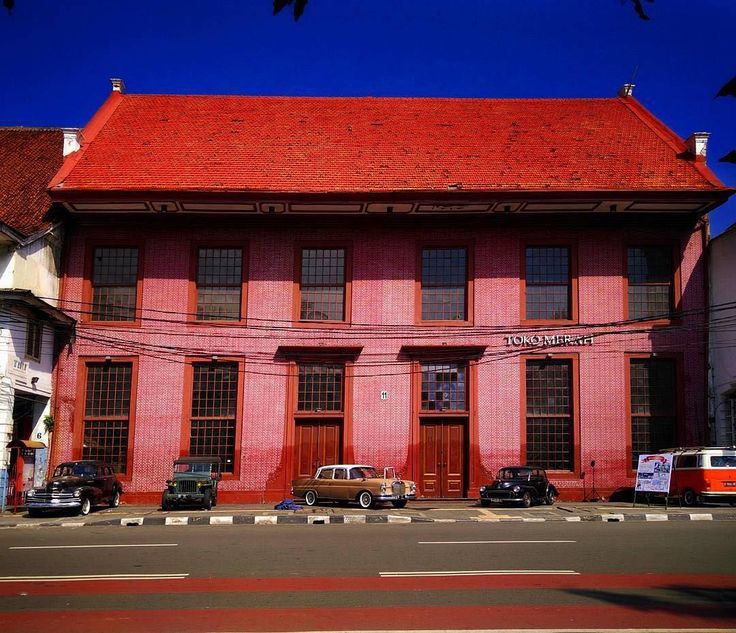 spot foto aesthetic jakarta - toko merah kota tua