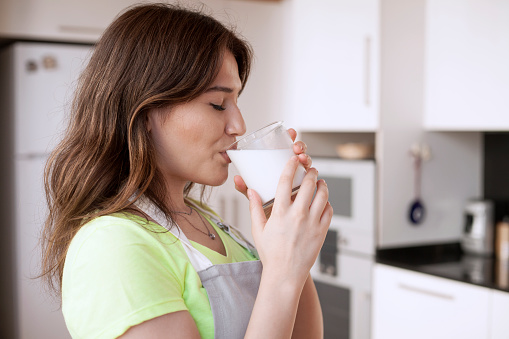 cara menambah tinggi badan alami dengan minum susu