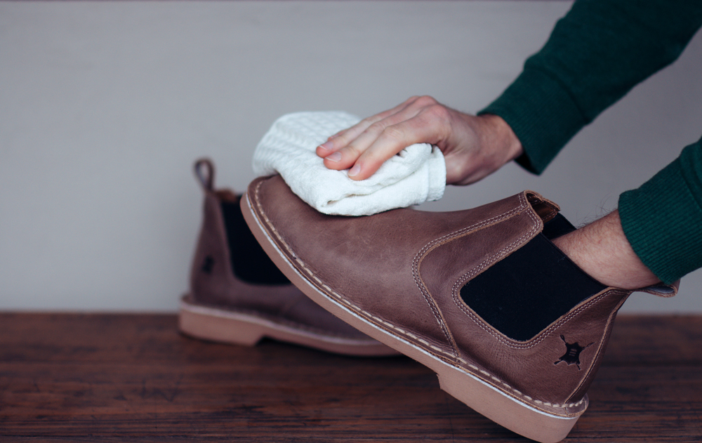 tips membersihkan sepatu kulit dengan benar