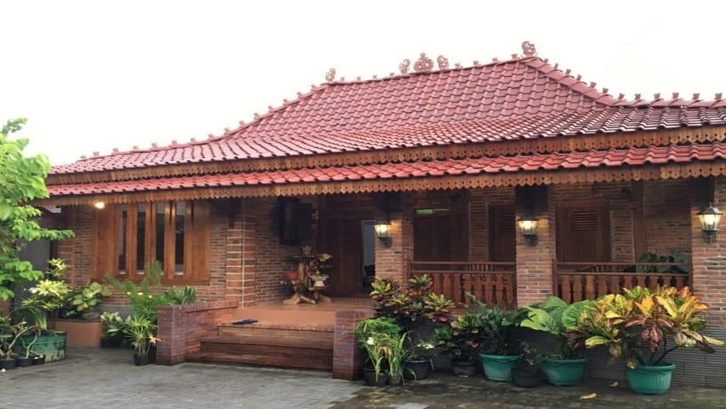 rumah adat jawa timur