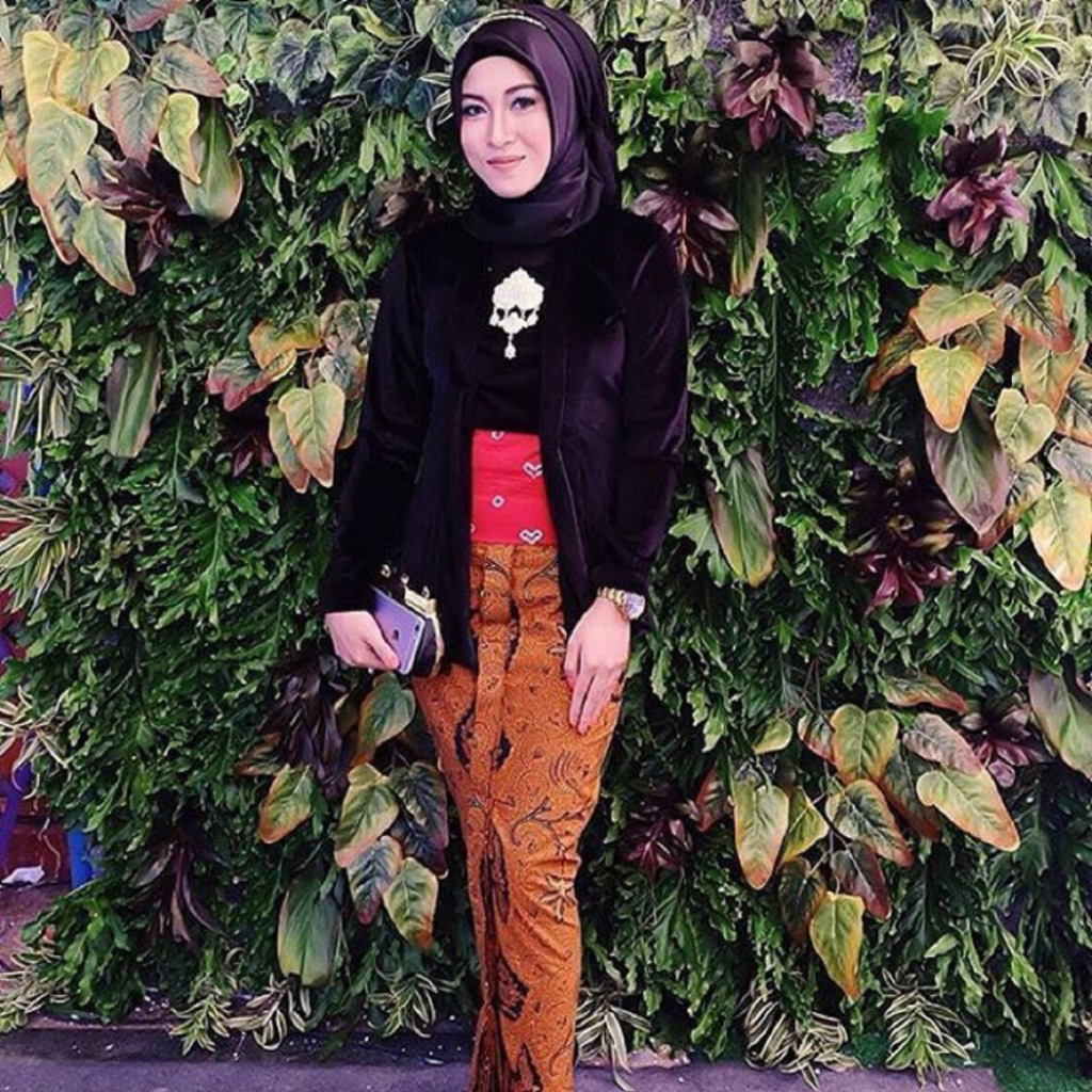 model kebaya bludru modern hijab