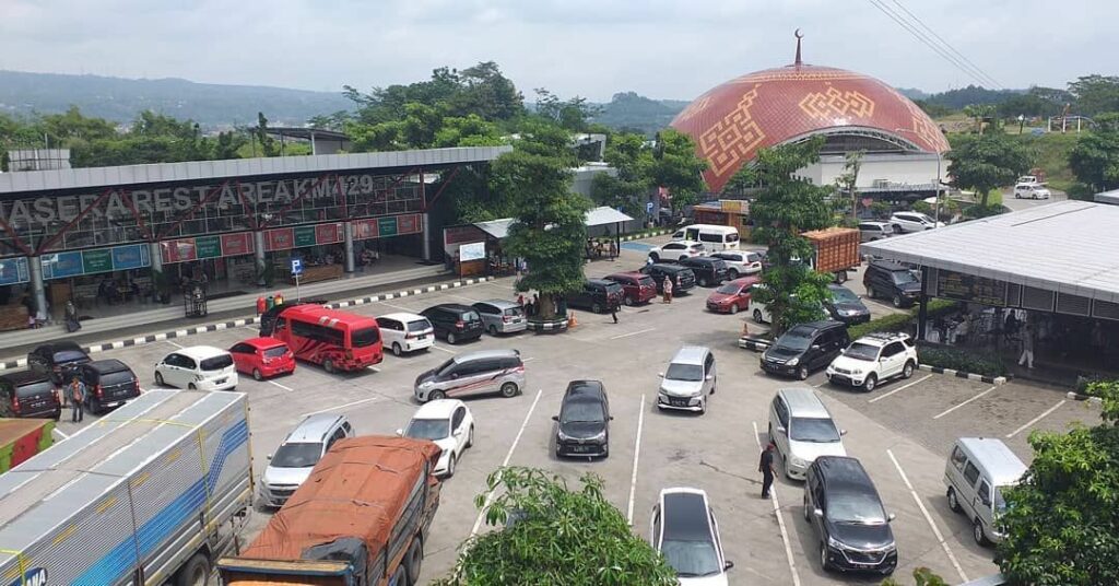 rest area terdekat (tol trans jawa)