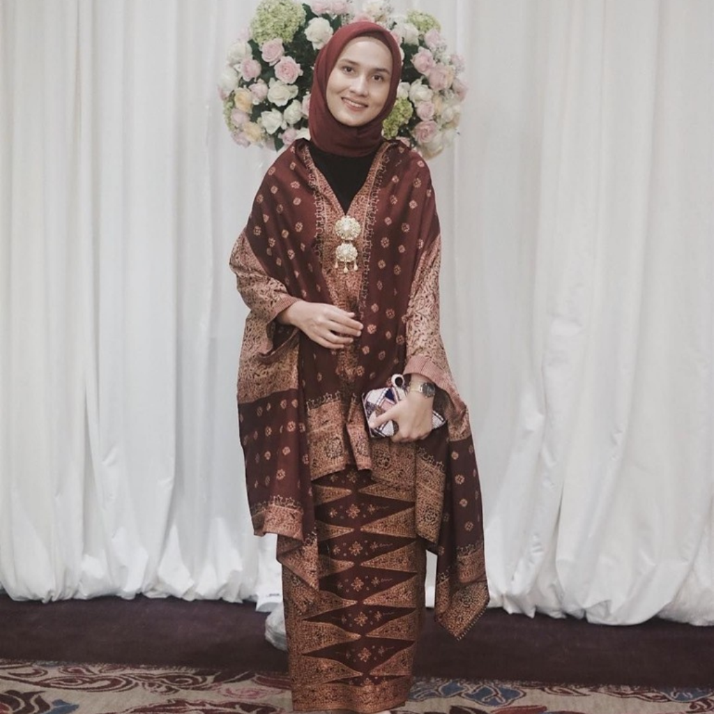 model kebaya kain etnik modern hijab