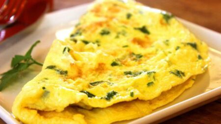 Resep telur dadar Chef Renatta Moeloek