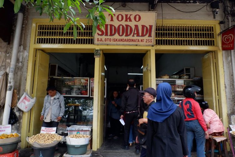 toko kue legendaris