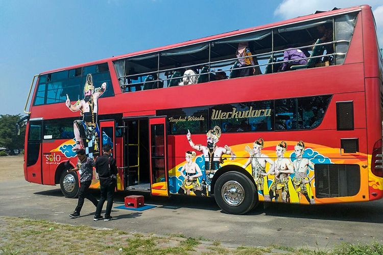 bus wisata solo