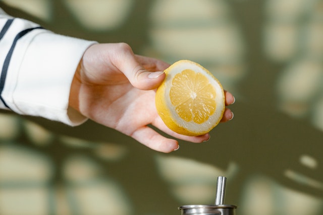 cara mencerahkan ketiak dengan lemon