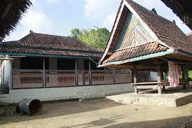 rumah adat jawa timur