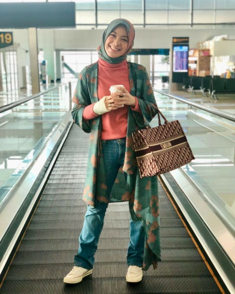 OOTD Hijab Simple untuk Hangout