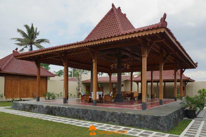 rumah adat dari Jawa Tengah adalah