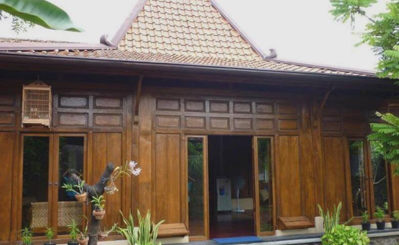 rumah adat dari Jawa Tengah adalah