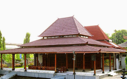 rumah adat jawa timur