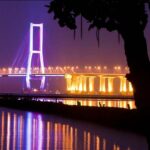 wisata malam surabaya.- jembatan suramadu