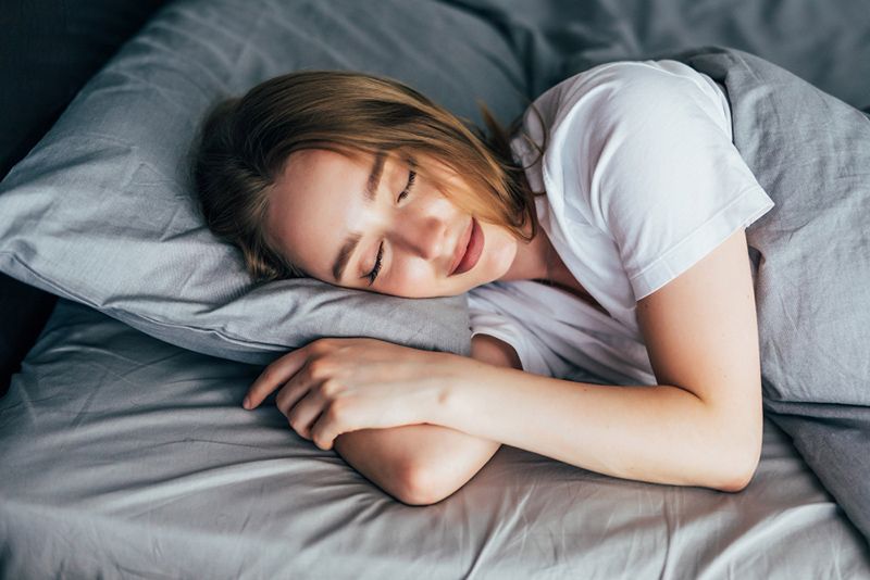 Cara mengatasi susah tidur (gunakan metode 4-7-8)