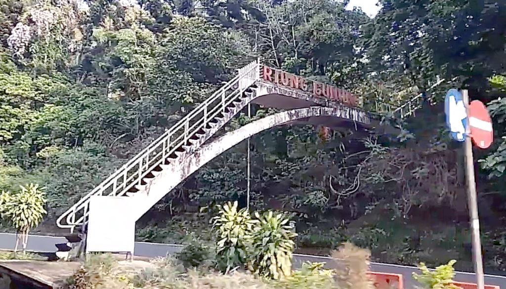 jembatan mistis bogor