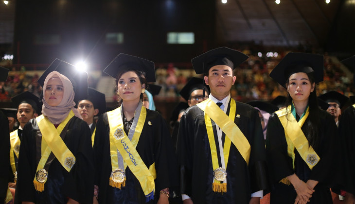 toga wisuda terbaik - toga UGM