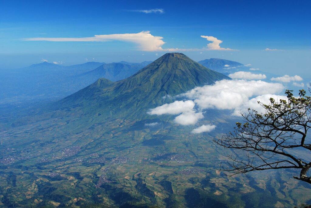 gunung tertinggi di pulau jawa