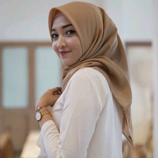 Gaya hijab wajah bulat