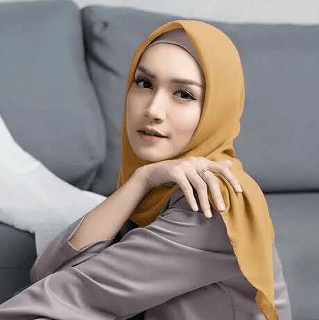 Gaya hijab wajah bulat