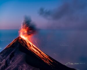 gunung berbahaya di indonesia