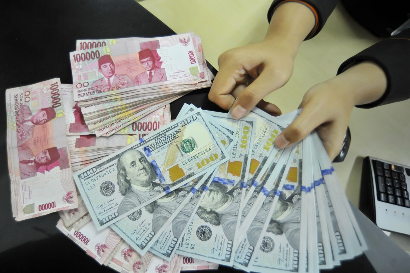 cara menukar uang rupiah ke mata uang asing