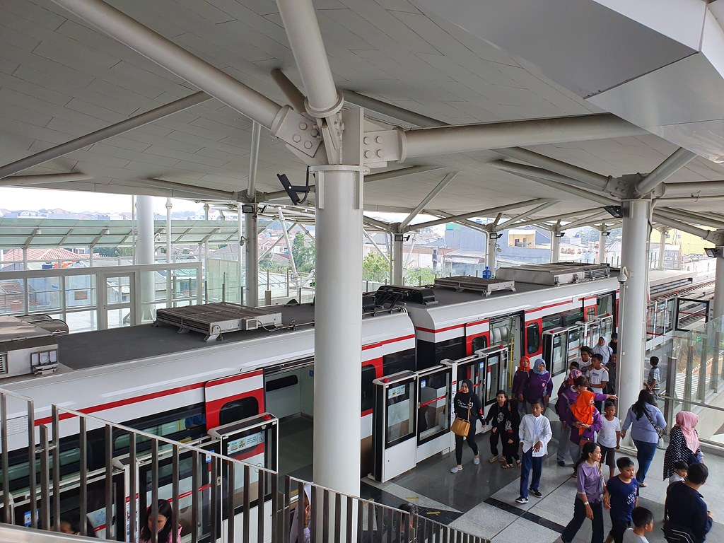 kost Eksklusif kelapa gading - LRT